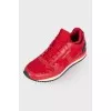 Червоні кросівки з мереживом
