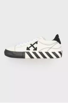 Sneakers black and white Vulcanized, with a tag