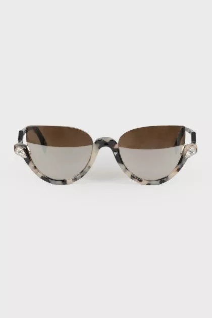 Sunglasses with rhinestones