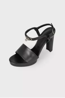 Leather sandals with silver hardware