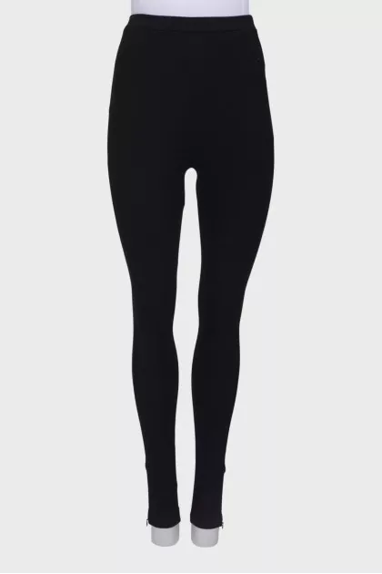 Black leggings with a zip at the bottom