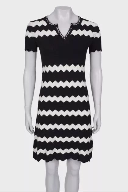 Black and white patterned dress