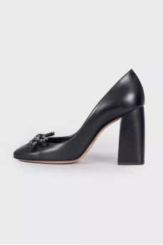 Black shoes with a bow