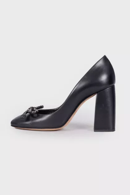 Black shoes with a bow