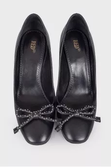 Black shoes with a bow