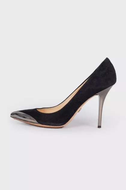 Pumps with metal inserts