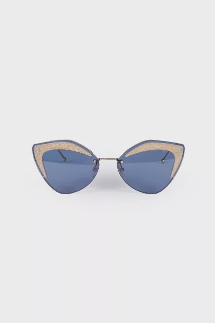 Sunglasses with blue lenses