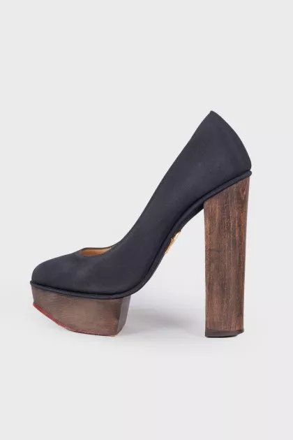 Textile shoes with heels