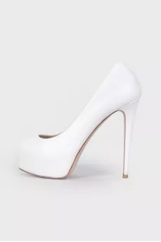 White peep toe pumps