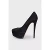 Suede black heeled pumps