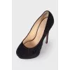 Suede black heeled pumps