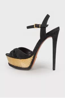 Sandals with golden platform