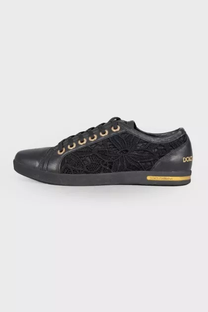 Sneakers combined with lace