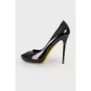 Peep-toe patent leather shoes
