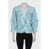 Blouse in floral print with ruffles