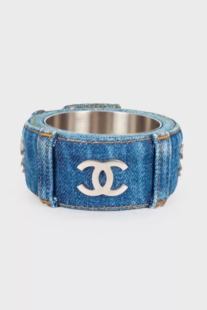 Textile bracelet with brand logo