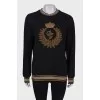 Sweatshirt with embroidered tag