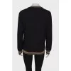 Sweatshirt with embroidered tag
