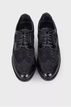 Brogues combined with lace
