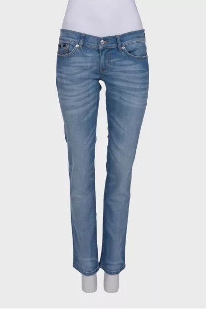 Low rise blue jeans