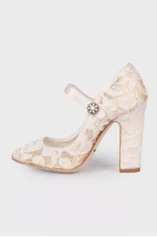 White lace shoes