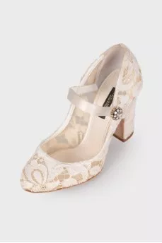 White lace shoes
