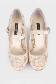 White lace shoes