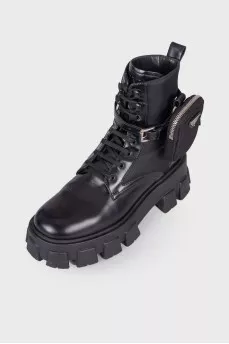 Monolith boots