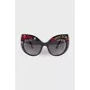 Black print sunglasses