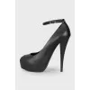 Peep-toe leather pumps