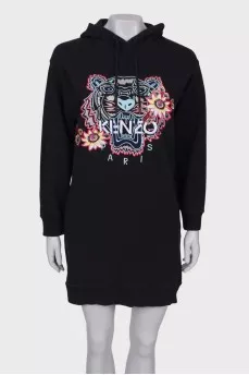 Платье-худи с брендовой вышивкой
