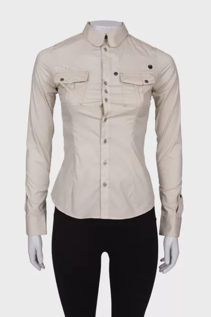 Beige shirt with pockets