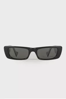 Rectangular black sunglasses 