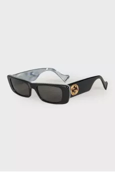 Rectangular black sunglasses 
