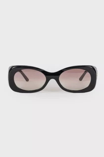 Black oval prescription glasses