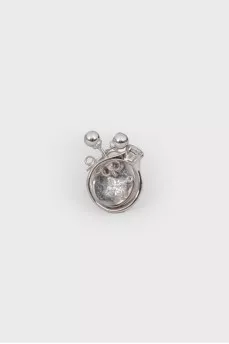 Серебристое кольцо с декором 