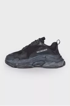 Черные кроссовки Triple S