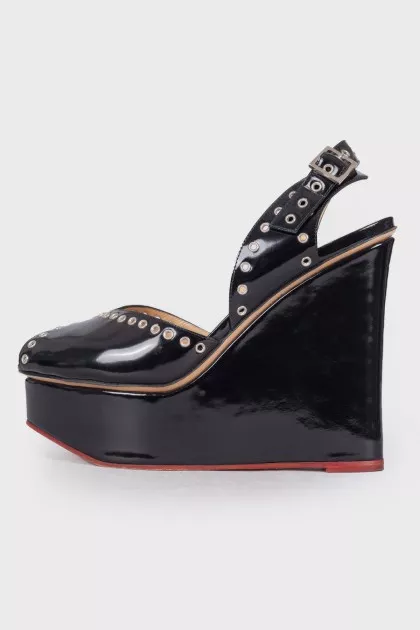 Wedge sandals with eyelets