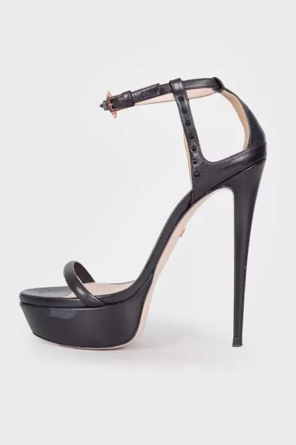 Sandals with high heels