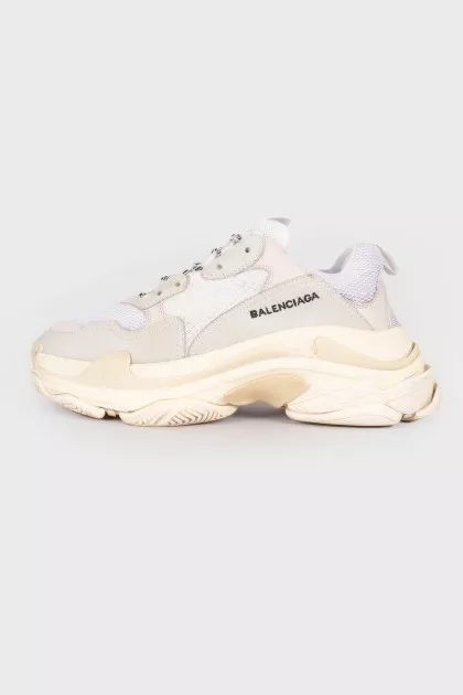 Білі кросівки Triple S