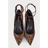 Suede pumps in animal print