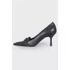 Black pointy-toe shoes