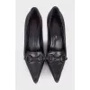 Black pointy-toe shoes