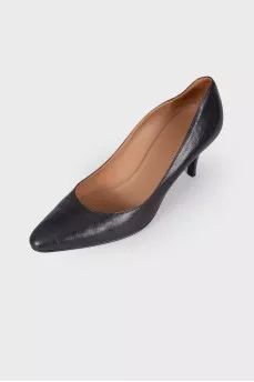 Black mid-heeled shoes