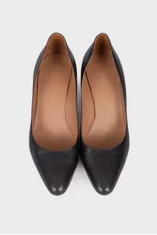 Black mid-heeled shoes
