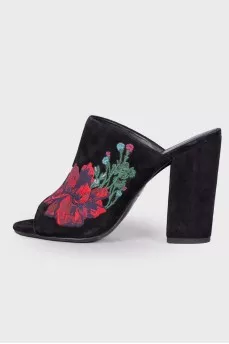 Suede sandals with embroidery