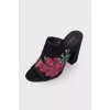 Suede sandals with embroidery