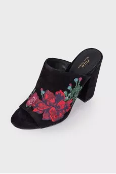 Suede sandals with embroidery