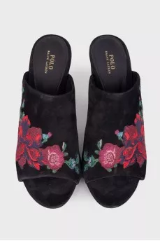 Suede sandals with embroidery