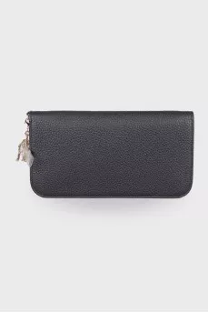 Leather wallet with keychain